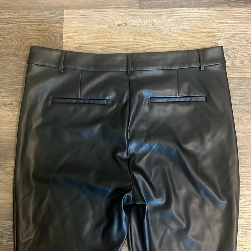 LOFT Women’s Black Faux Leather Lined Pants 16